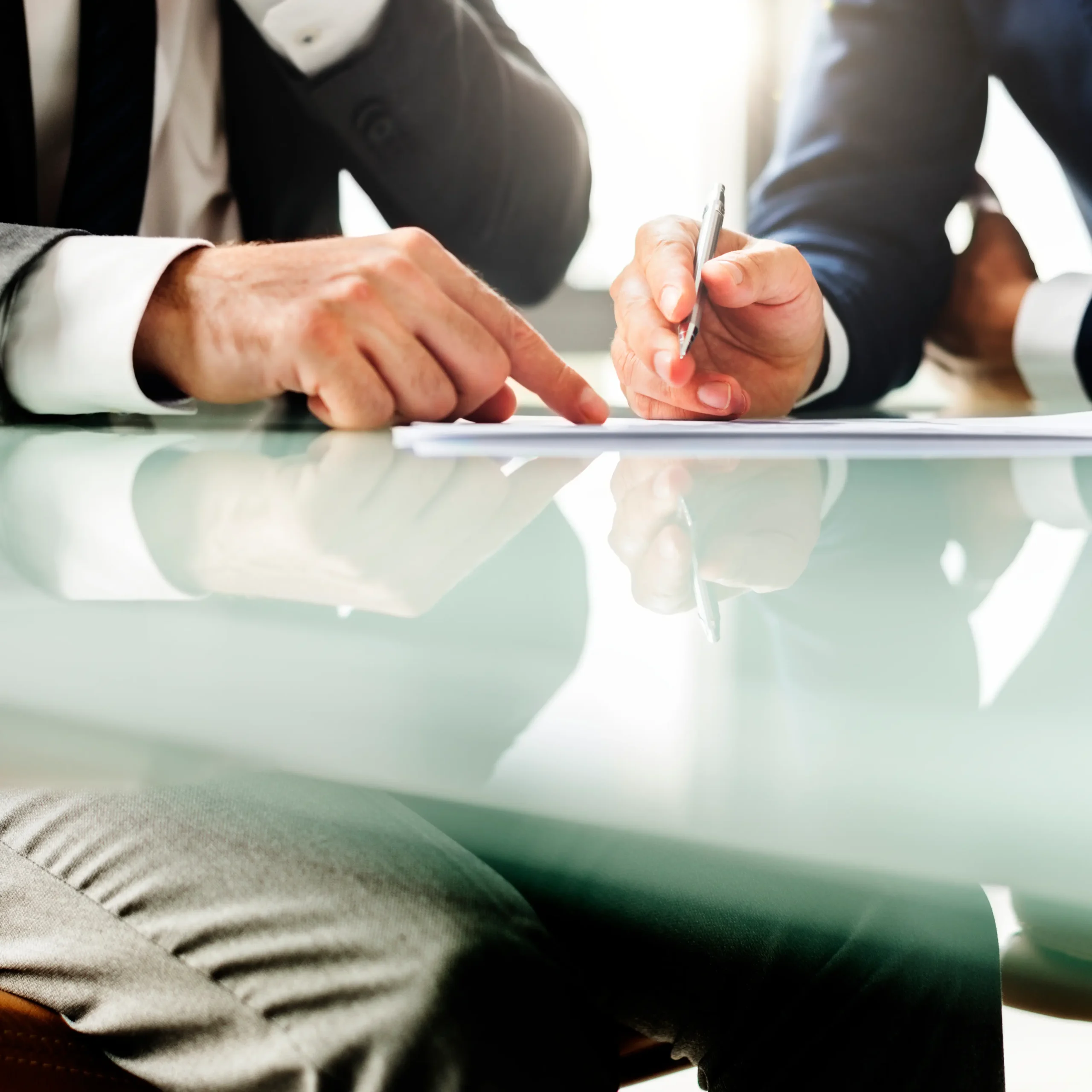 Servicios Legales y Notariales - Firma de documentos